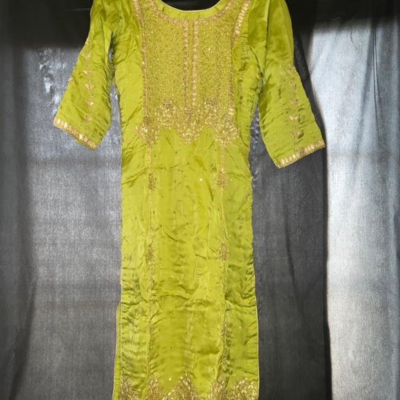 Indian plazo suit with earrings - Picture 2 of 8